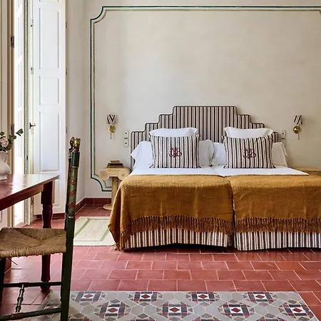 Hotel Cristine Bedfor 5*